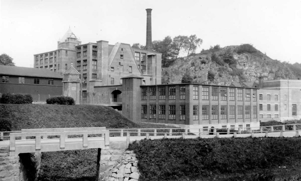 Interiör från Ahlafors Fabriker med rustik industriell känsla